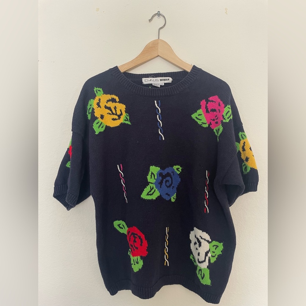 🌹 vintage 90’s chaus woman navy blue floral knit top